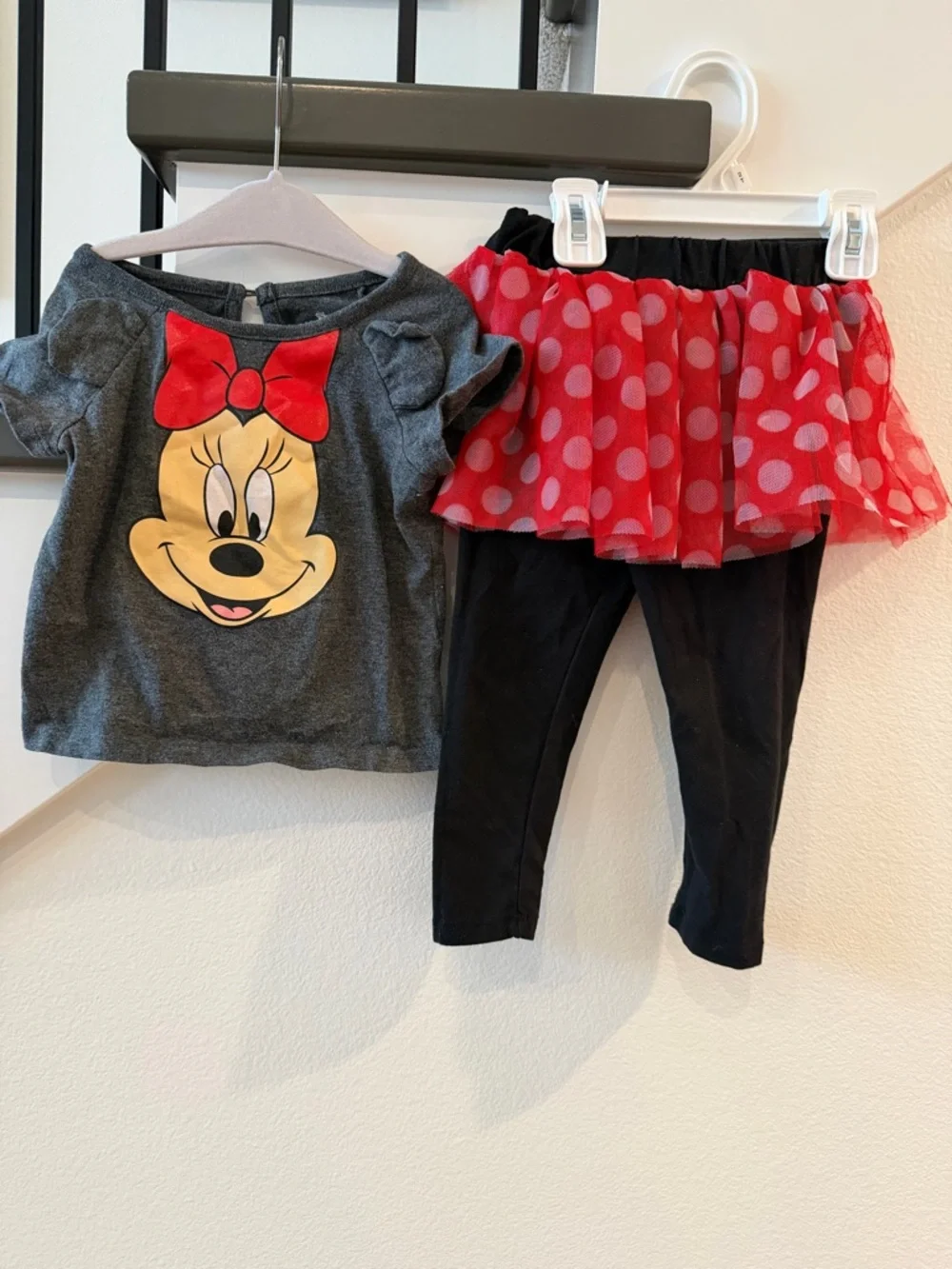 Minnie Mouse Gray Top & Red Polka Dot Tutu Leggings Set